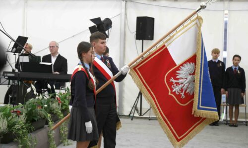 Uroczystość nadania imienia św. Jana Pawła II i poświęcenia sztandaru Katolickiej Publicznej Szkoły Podstawowej w Polkowicach