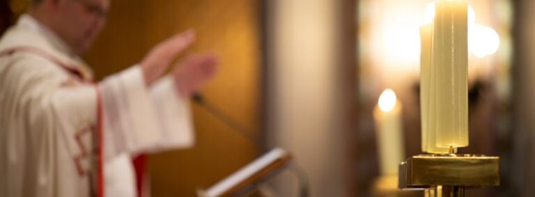 Read more about the article Zmiana godzin Mszy Świętych